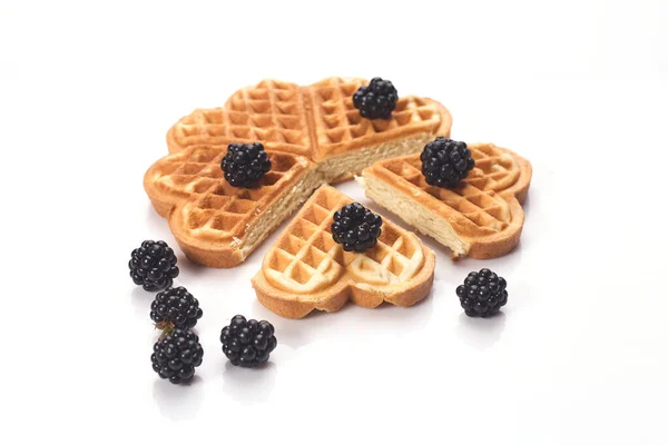 Belgica Waffles Com Bagas Frescas Isoladas Sobre Fundo Branco — Fotografia de Stock