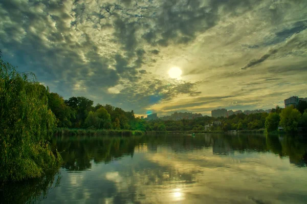 Podzim Západ Slunce Jezeře Krásný Malebný Pohled Západ Slunce Nad — Stock fotografie