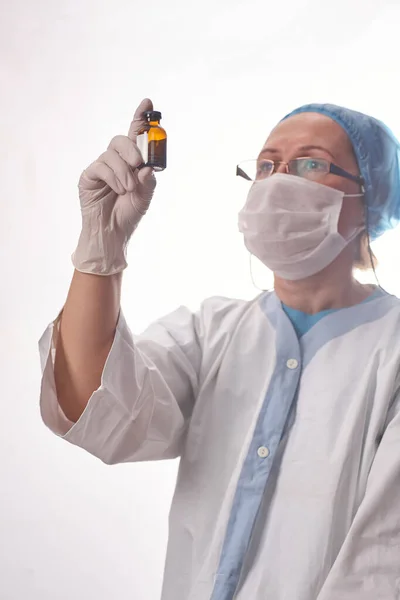 Vaccinvirus Coronavirus Konceptet Läkaren Håller Sina Händer Ampull Med Ett — Stockfoto