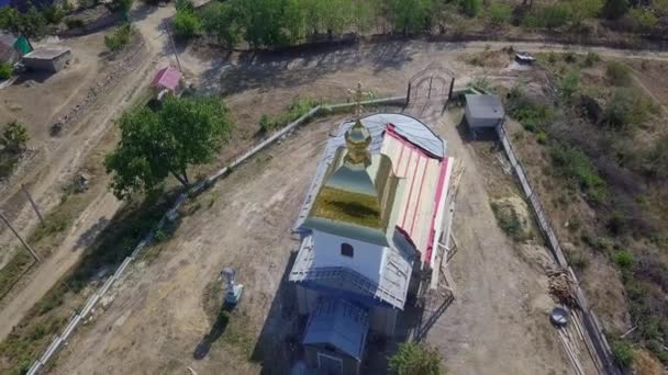 Luchtfoto Bovenaanzicht Van Kerk Een Zonnige Dag — Stockvideo