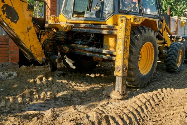土木工事中の掘削機ローダーマシン屋外 — ストック写真