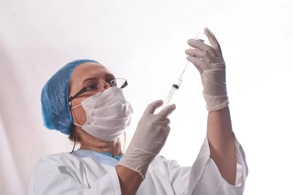 Arts Krijgt Het Vaccin Spuit Glazen Fles Hand Van Een — Stockfoto