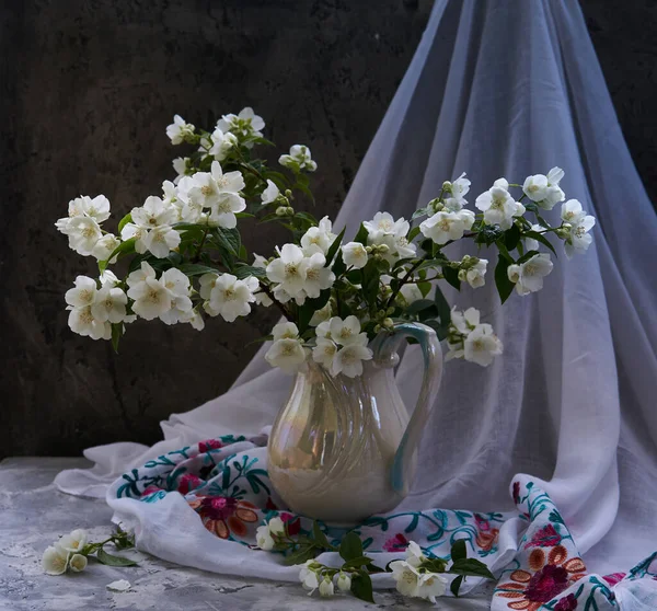 Jasmim Flores Vaso Branco Stillife Com Flores Primavera — Fotografia de Stock