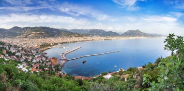 Akdeniz ve eski tarihi kule, Alanya, Türkiye ile cityscape Koyu'nun panoramik üstten görünüm