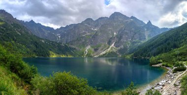 Morske Oko Gölü'nün panoramik manzarası (Deniz Gözü), Zakopane, Polonya, Yüksek Tatras
