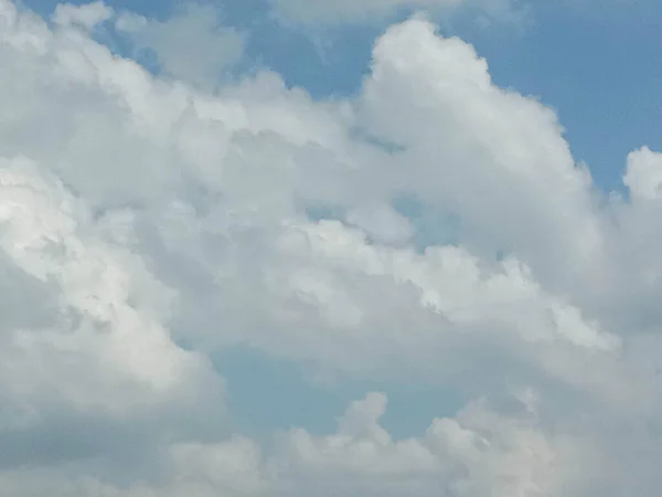 Błękitne Niebo Białą Chmurą — Zdjęcie stockowe