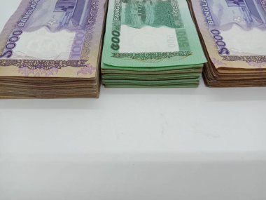 Bangladeş banknotu beyaz arkaplanda