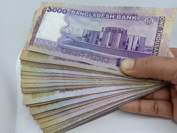 Bangladeş banknotu beyaz arkaplanda