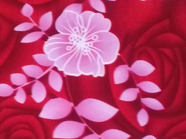 Beyaz çiçek sanatı kırmızı çarşaflarda işe yarar.