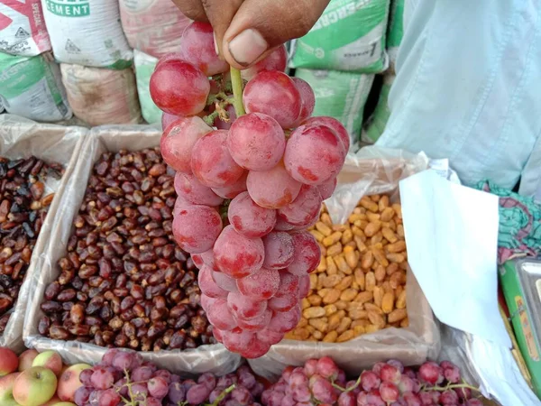 Fresh Tasty Healthy Red Grape Stock Shop — Stock Photo, Image