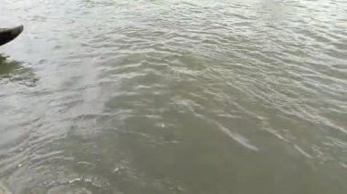 Nehir manzarası ve mavi gökyüzü görüntüleri