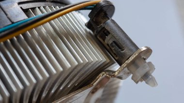 Eski işlemci soğutucusu toz içinde