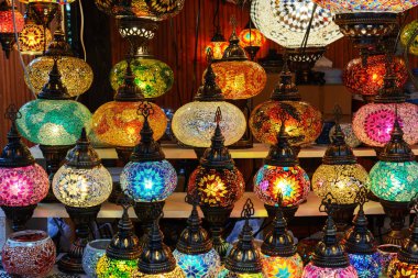 yakın çekim. çok renkli lambalar