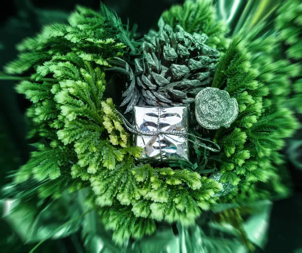 Bouquet Nouvel Vert Avec Une Boîte Brillante — Photo
