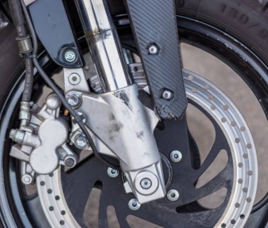 bir motosiklet frenler ile ön tekerlek bir close-up