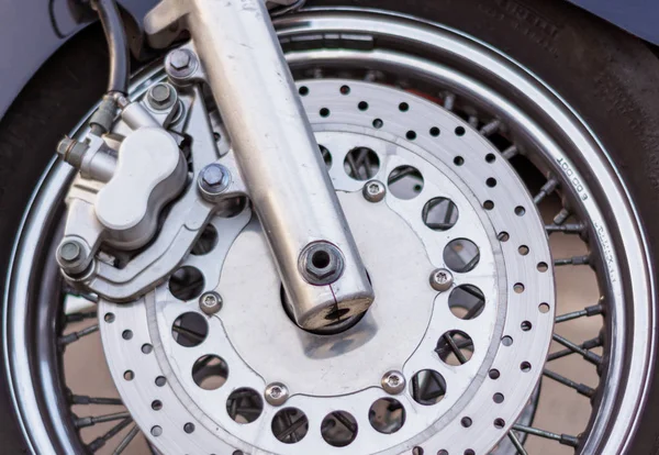 Close Roda Dianteira Uma Motocicleta Com Freios — Fotografia de Stock