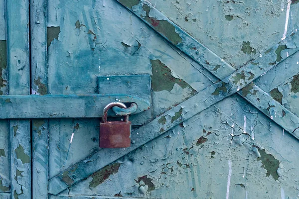 Old steel door with lock. close up — Stock Photo, Image