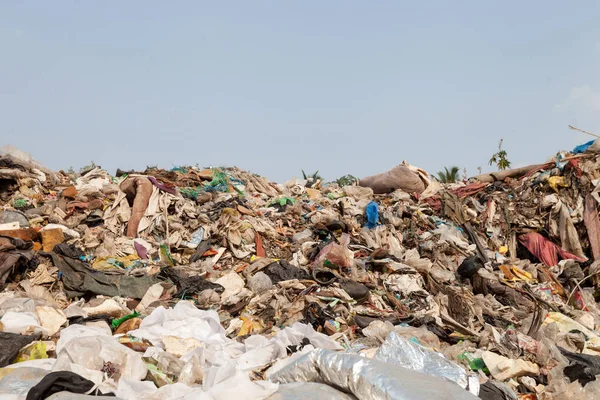 Grande Lixeira Céu Azul Desastre Ecológico Fotos De Bancos De Imagens Sem Royalties