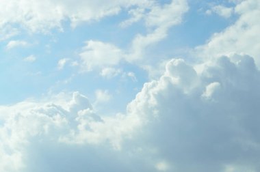 Hava projeler veya cennet yayınlar için yumuşak bulutlar.