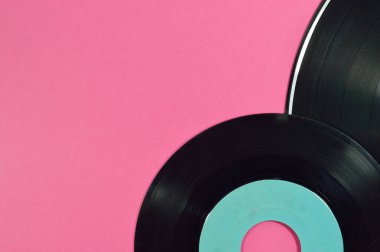 Retro müzik eğlence projeleri veya ses yayınlar için destekler.