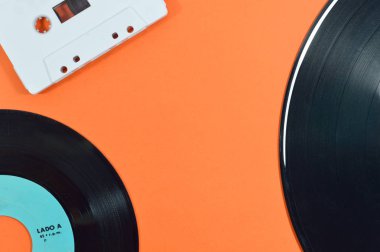 Retro müzik eğlence projeleri veya ses yayınlar için destekler