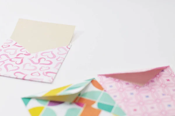 装饰小的信封 非常适合您的手工艺项目或您的出版物中的女孩主题 — 图库照片