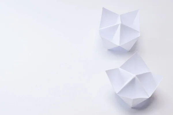 Χαρτί Origami Φιγούρα Λευκό Φόντο Ιδανικό Για Σας Έργα Εκπαίδευσης — Φωτογραφία Αρχείου