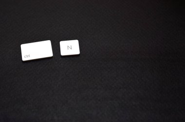 İletileri ve komutları, teknoloji projeleri veya bilgisayar yayınlar için ideal gösterilen plastik klavye tuşları.