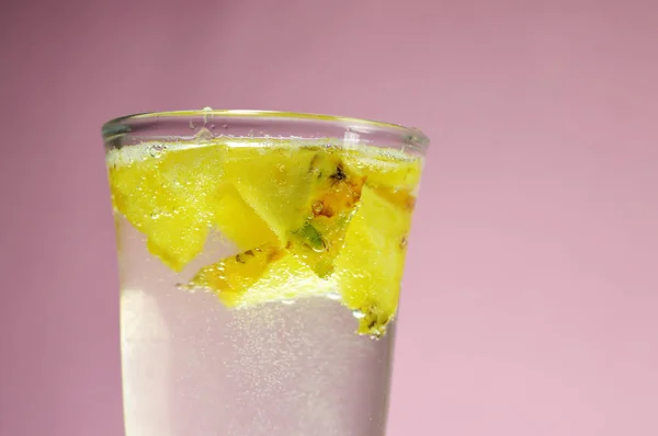 Vaso Agua Mineral Deliciosa Con Fruta Cruda Ideal Para Sus —  Fotos de Stock