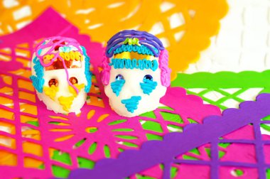 Geleneksel şeker kafatası gelenek ve din projeleriniz için öldü, ideal günün delikli kağıt üzerinde.