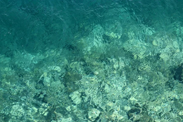 Smaragdová Textura Vody Průhledný Povrch Moře Kamenitým Dnem Letecký Pohled — Stock fotografie