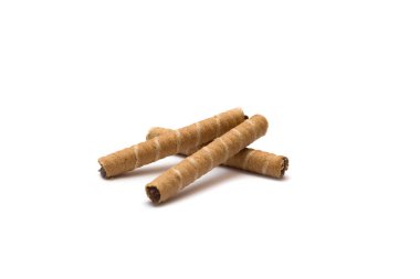 Gofret çikolata ile beyaz bir arka plan üzerinde ayrı tut, tatlılar rulo