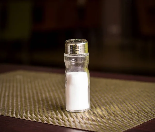 Saltcellar Een Stand Een Tafel Achtergrond Van Een Interieur Café — Stockfoto