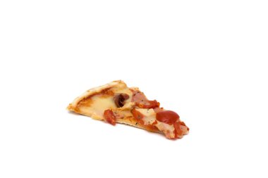 Parça pizza et, peynir ve domates beyaz bir arka planda, ayrı tut