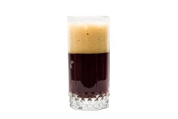 Cerveza Oscura Vaso Con Espuma Sobre Fondo Blanco —  Fotos de Stock