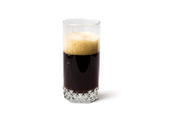 Cerveza Oscura Vaso Con Espuma Sobre Fondo Blanco —  Fotos de Stock