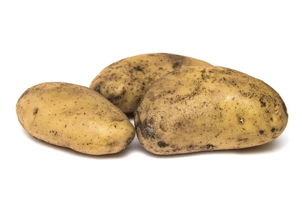 三未清洗土豆在白色背景 自然食物 — 图库照片