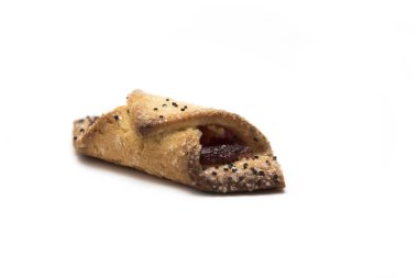 Ahududu reçeli ve beyaz zemin üzerine haşhaş tohumu ile bisküvi