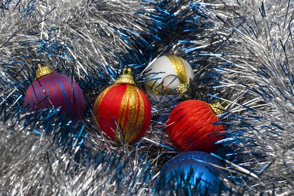 Multi Gekleurde Boom Speelgoed Een Kerstboom Garland Nieuwe Jaar Vakantie — Stockfoto