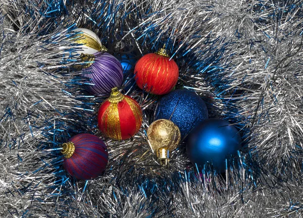 Brinquedos Árvore Multicores Uma Grinalda Árvore Natal Feriado Ano Novo — Fotografia de Stock