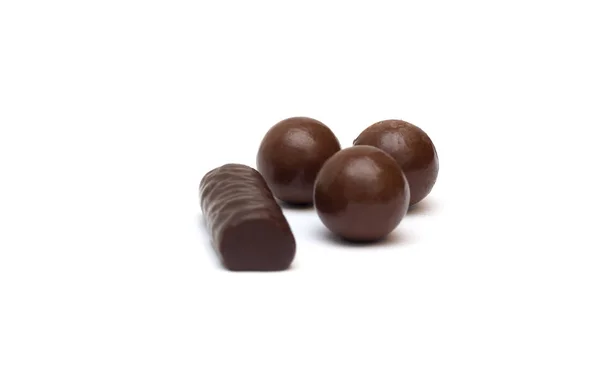 Izolovat Čtyři Čokoládové Bonbóny Bílém Pozadí Bonbóny Sladkosti — Stock fotografie