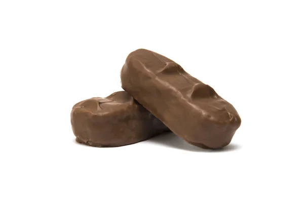 Dvě Čokoládové Bonbony Bílém Pozadí Sladký Dezert Izolovat — Stock fotografie