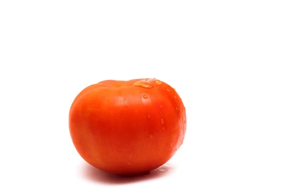 Tomat Merah Segar Menutup Pada Latar Belakang Putih Terisolir — Stok Foto