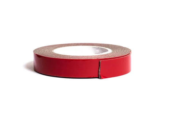 分離した 白地に赤い電気テープのコイル — ストック写真