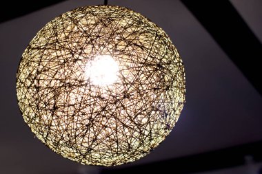 Lamba kılavuz top siyah bir zemin üzerine