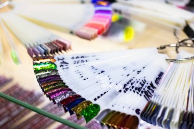 Belarus, Minsk - Ekim 01, 2018: tırnak cilası yapay plastik çivi olarak