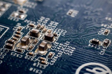 Rezistanslar ve mavi Pcb Raylara yakın