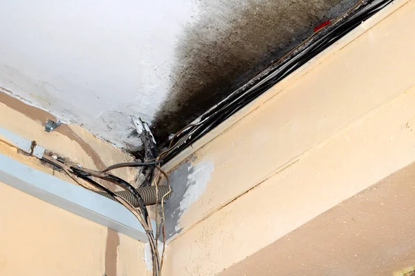 Spalony Elektryczne Ogień Naruszenie Zasad Bezpieczeństwa Przeciwpożarowego Domu — Zdjęcie stockowe