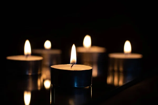 Candle Flame Bakgrunden Andra Ljus Närbild — Stockfoto