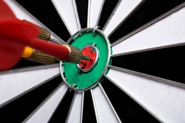 Dart ve Dart, isabet hedef, makro fotoğraf kapatmak